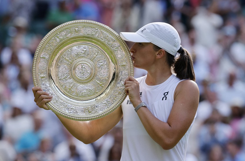 Chiến thắng trận chung kết với tỷ số khó tin 6-0 6-0, Swiatek lần đầu tiên vô địch Wimbledon- Ảnh 1.