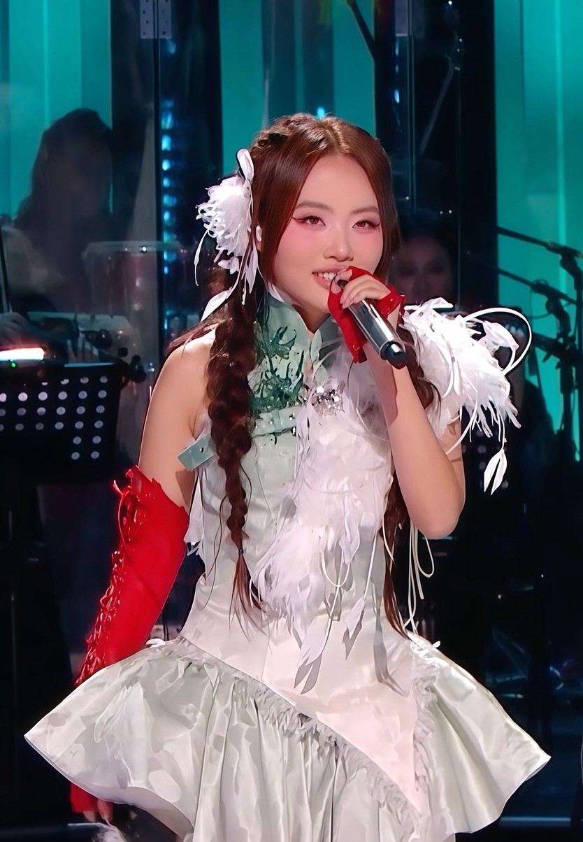 Phương Mỹ Chi hát cải lương, tiếp tục gây chú ý ở show quốc tế- Ảnh 2.