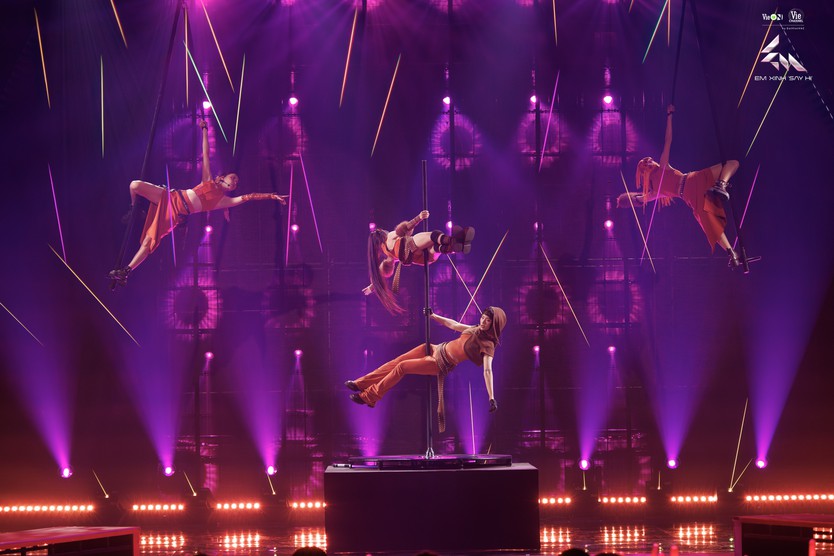 Khai màn Live stage 3 với màn “khẩu chiến” và “quăng miếng” đến từ 6 đội  - Ảnh 2.