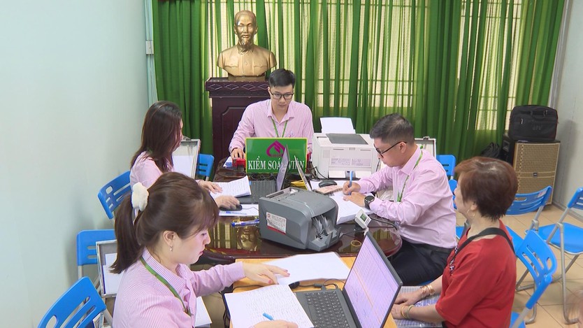 Chi nhánh Ngân hàng Chính sách xã hội TP.HCM sau sáp nhập: Ổn định hoạt động, phục vụ hiệu quả người dân - Ảnh 1.