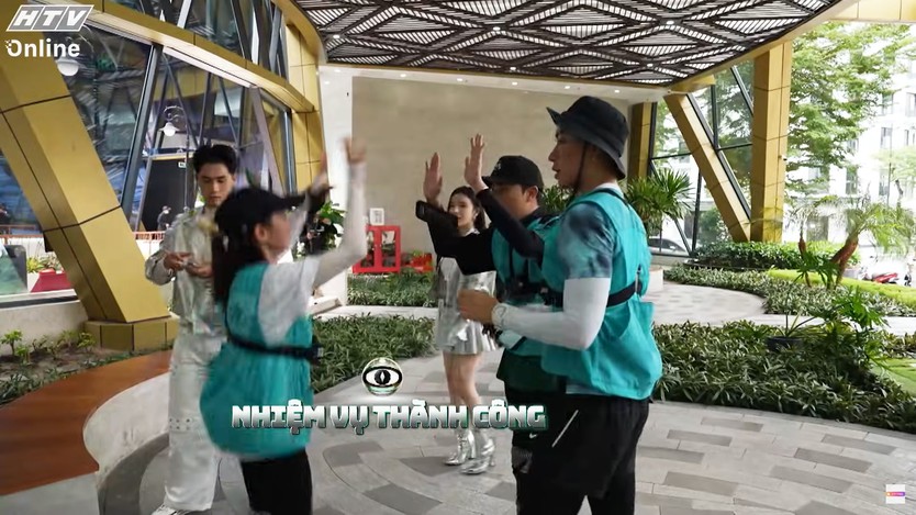 Thợ săn đột biến xuất hiện, đội Cam bị truy bắt đến cùng - Ảnh 3.