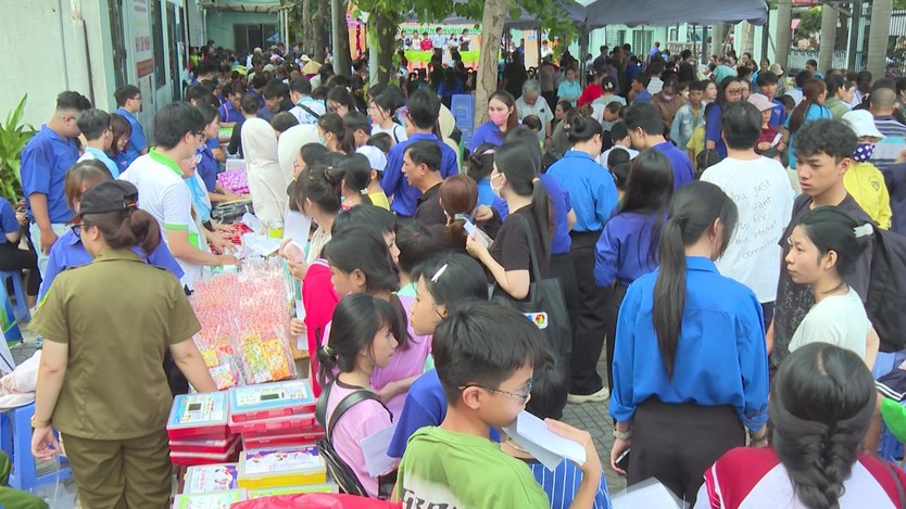 Lan tỏa yêu thương từ chương trình “Nghĩa tình Đông Hưng Thuận” - Ảnh 1.