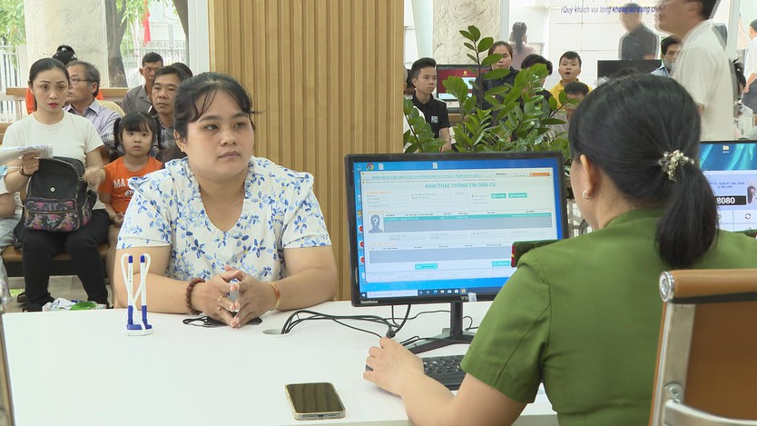 Phường Bình Tiên: Người dân có thể làm CCCD ngay tại Trung tâm phục vụ hành chính công - Ảnh 2.