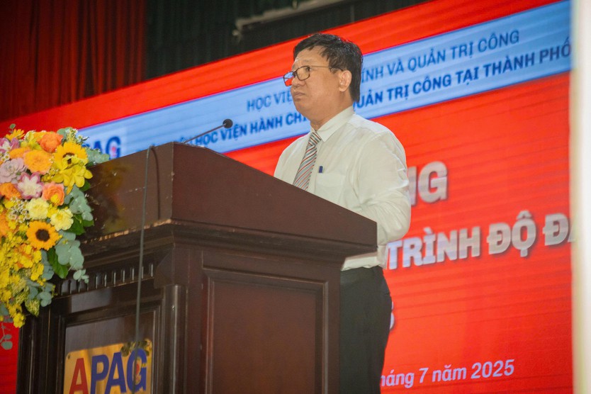 Lễ bế giảng và trao bằng tốt nghiệp trình độ đại học đợt 2 năm 2025, Phân hiệu Học viện Hành chính và Quản trị công tại TP.HCM- Ảnh 3.