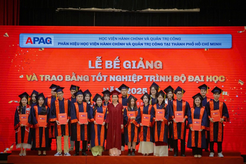 Lễ bế giảng và trao bằng tốt nghiệp trình độ đại học đợt 2 năm 2025, Phân hiệu Học viện Hành chính và Quản trị công tại TP.HCM- Ảnh 5.