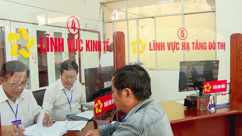 Dấu ấn lịch sử trong ngày khởi đầu của phường Đức Nhuận mới: Chào đón công dân mới đầu tiên - Ảnh 5.