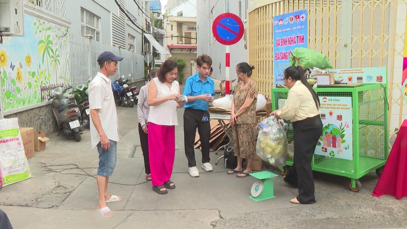 Phường xanh - Khu phố sạch - Hàng Việt thân thiện môi trường - Ảnh 1.