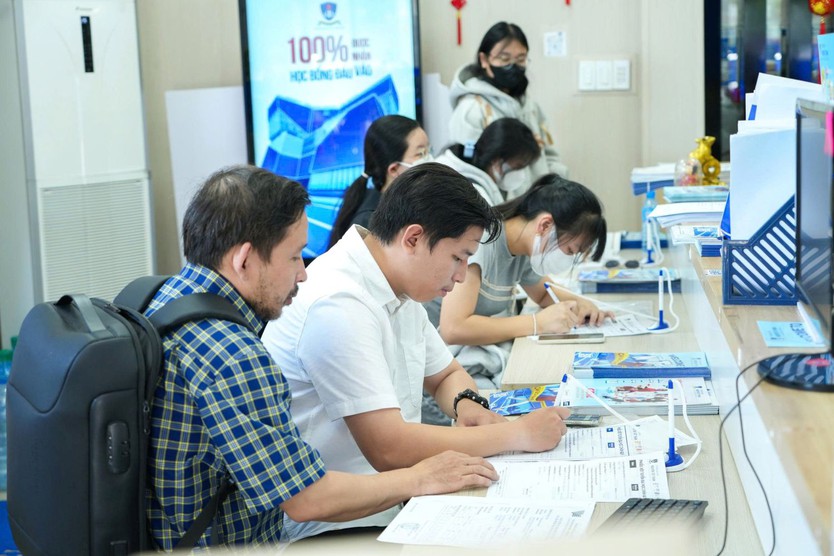 Nhiều trường đại học ở TPHCM đưa ra phương thức tuyển sinh- Ảnh 2.