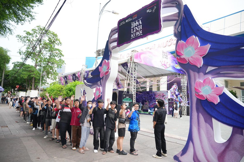 Saigon Dino vô địch On Live VCS 2025, khép lại thành công ngày hội offline "Hoa Linh Kỳ Hội" - Ảnh 2.