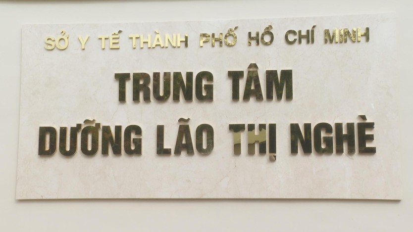 Lãnh đạo TP.HCM thăm và tặng quà các gia đình chính sách nhân dịp 27/7 - Ảnh 1.