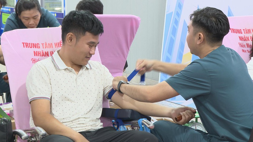 Gần 330 đơn vị máu được góp vào ngân hàng máu TP.HCM - Ảnh 2.