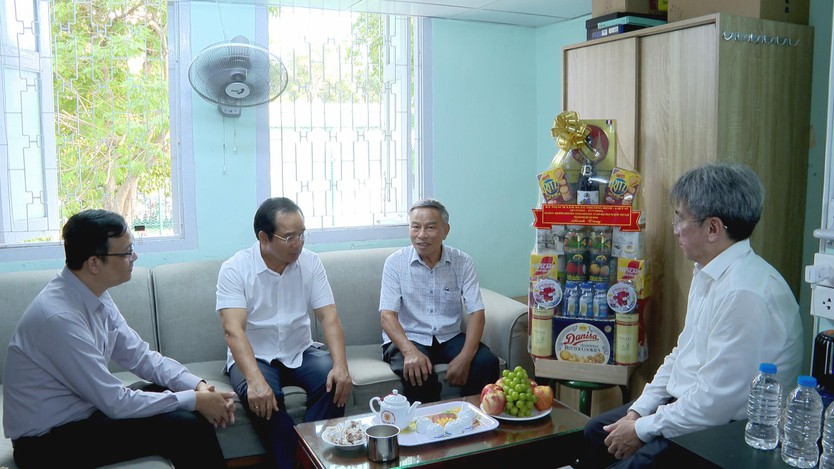 Lãnh đạo TP.HCM thăm, tặng quà tri ân các gia đình chính sách nhân kỷ niệm Ngày Thương binh – Liệt sĩ - Ảnh 7.