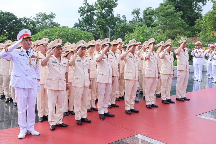 Tổng Bí thư Tô Lâm và lãnh đạo Đảng, Nhà nước tưởng niệm các Anh hùng liệt sĩ - Ảnh 4.