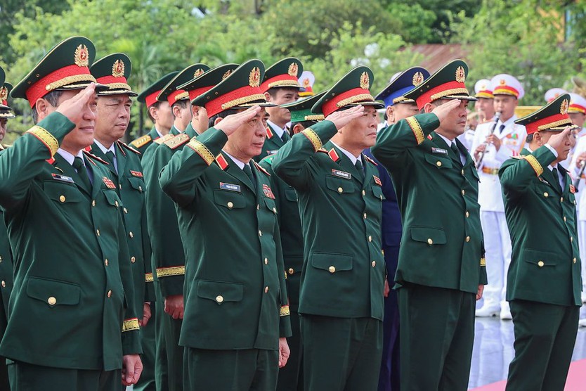 Tổng Bí thư Tô Lâm và lãnh đạo Đảng, Nhà nước tưởng niệm các Anh hùng liệt sĩ - Ảnh 3.