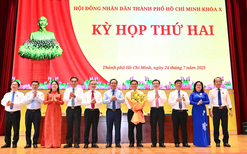 Đồng chí Nguyễn Mạnh Cường được bầu giữ chức Phó Chủ tịch UBND TPHCM - Ảnh 1.