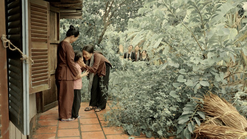 HTV sắp phát hành MV "Có những tuổi 20 như thế" - Ảnh 1.