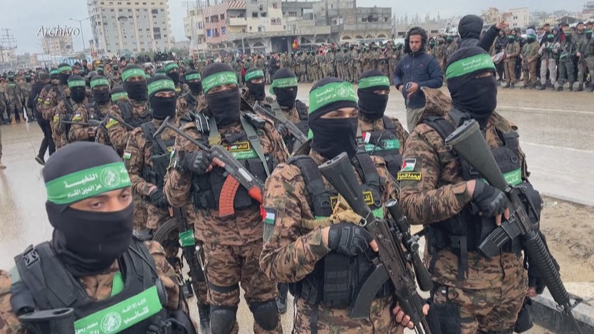 Israel tăng cường tấn công trên khắp Gaza giữa lúc nạn đói lan rộng - Ảnh 1.