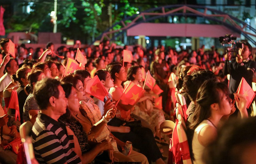 ‘Côn Đảo - Bản hùng ca bất tử’ thu hút đông đảo người dân trong đêm nghệ thuật tri ân- Ảnh 6.