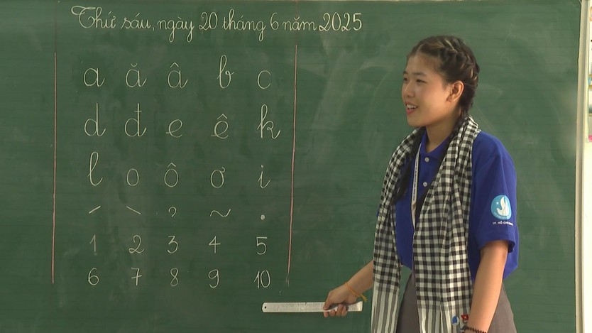 Thanh niên TP.HCM: Đại sứ tình nguyện, vun đắp nghĩa tình Việt - Lào- Ảnh 2.