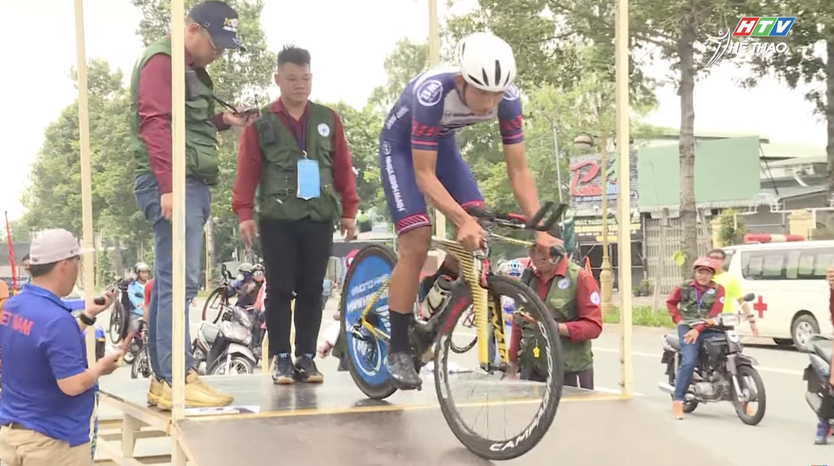 Ngày thi đấu thứ 2 giải vô địch xe đạp đường trường và địa hình quốc gia 2025 - Ảnh 3.