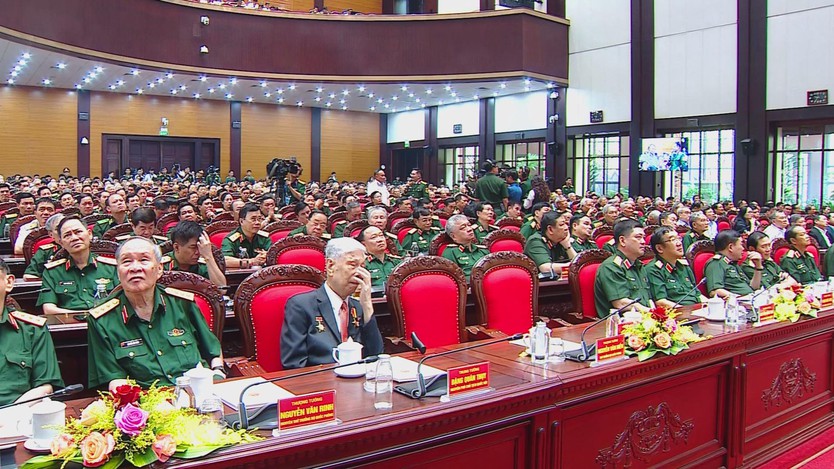 Tổng Bí thư Tô Lâm gặp mặt các lão thành cách mạng, Mẹ Việt Nam Anh hùng, tướng lĩnh nhân kỷ niệm Ngày Thương binh - Liệt sĩ và Cách mạng Tháng Tám - Ảnh 1.
