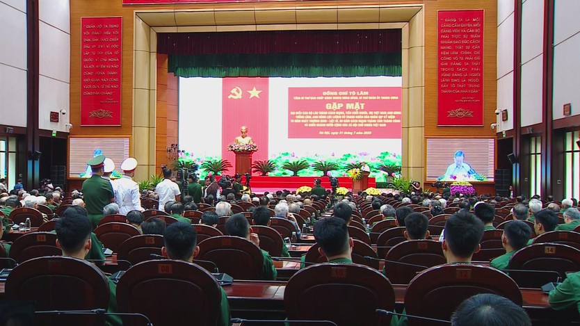 Tổng Bí thư Tô Lâm gặp mặt các lão thành cách mạng, Mẹ Việt Nam Anh hùng, tướng lĩnh nhân kỷ niệm Ngày Thương binh - Liệt sĩ và Cách mạng Tháng Tám - Ảnh 3.