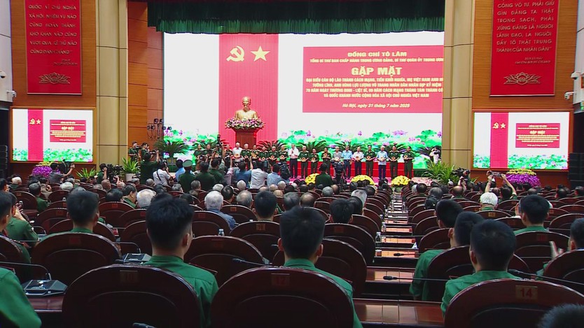 Tổng Bí thư Tô Lâm gặp mặt các lão thành cách mạng, Mẹ Việt Nam Anh hùng, tướng lĩnh nhân kỷ niệm Ngày Thương binh - Liệt sĩ và Cách mạng Tháng Tám - Ảnh 7.