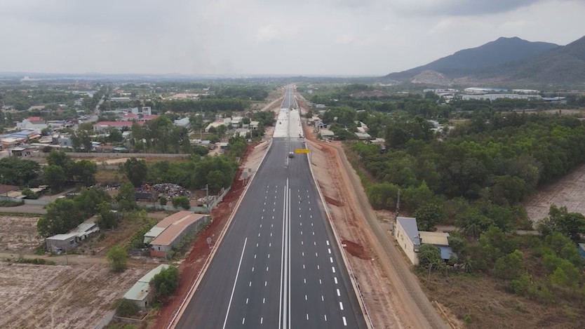 Hành lang kinh tế trọng điểm mới của TP.HCM sau sáp nhập: Giải quyết điễm nghẽn để tăng tốc đồng bộ  - Ảnh 3.