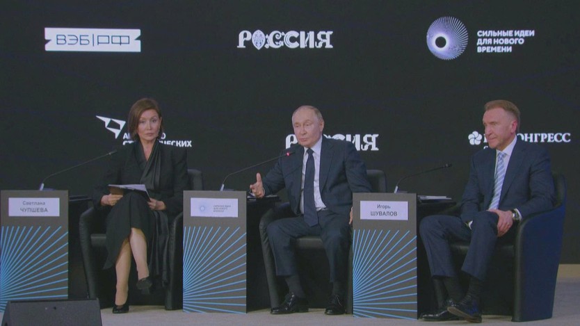 Nga: Ông Putin rời sự kiện giữa chừng để điện đàm với ông Trump - Ảnh 1.