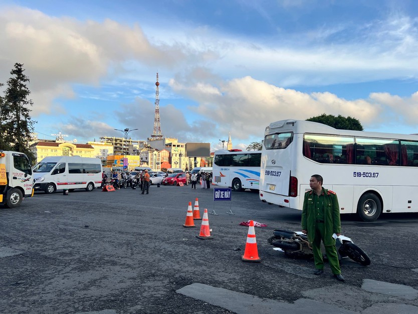 Tai nạn giao thông liên hoàn trước chợ Đà Lạt- Ảnh 4.