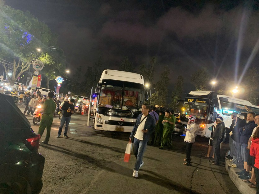 Tai nạn giao thông liên hoàn trước chợ Đà Lạt- Ảnh 6.