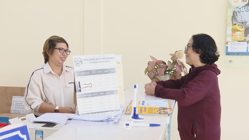 Người cao tuổi mong tiếp tục được hỗ trợ thẻ BHYT sau sáp nhập - Ảnh 2.