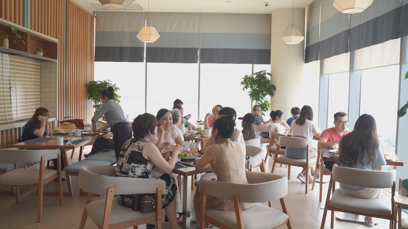 Biển Vũng Tàu vào cao điểm hút khách mùa hè- Ảnh 2.