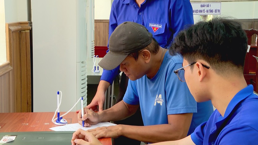 Xã Xuân Thới Sơn (TP.HCM) nỗ lực giải quyết 14 thủ tục hành chính đất đai cho người dân - Ảnh 5.