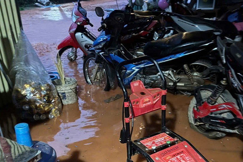 Lũ lớn trên diện rộng ở Điện Biên, nhiều bản làng bị cô lập - Ảnh 8.
