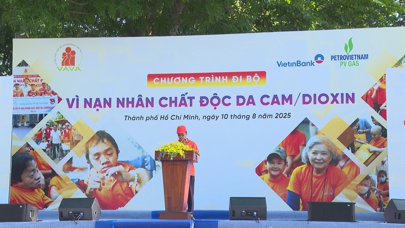 Đi bộ đồng hành vì nạn nhân chất độc da cam- Ảnh 1.