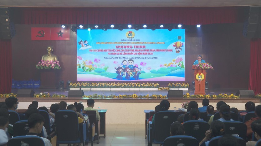 Công đoàn TP.HCM tiếp sức con em công nhân, chăm lo lao động khó khăn- Ảnh 2.