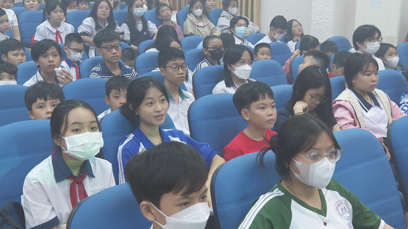 Công đoàn TP.HCM tiếp sức con em công nhân, chăm lo lao động khó khăn- Ảnh 3.