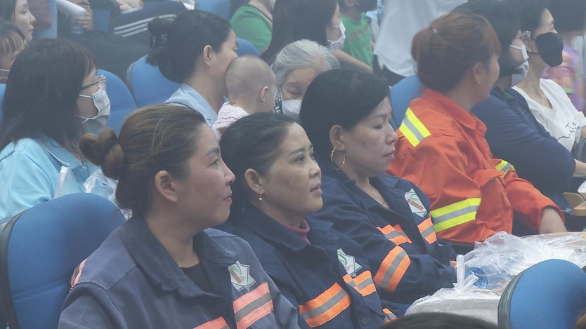 Công đoàn TP.HCM tiếp sức con em công nhân, chăm lo lao động khó khăn- Ảnh 9.