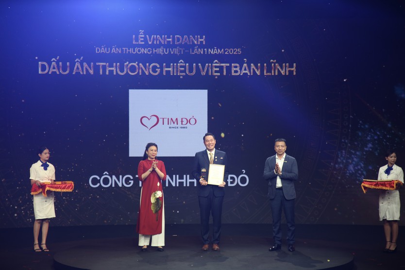 Made by Vietnam Day 2025 vinh danh Dấu Ấn Thương hiệu Việt Bản lĩnh và Thương hiệu Việt Tăng trưởng xanh Bền vững- Ảnh 7.