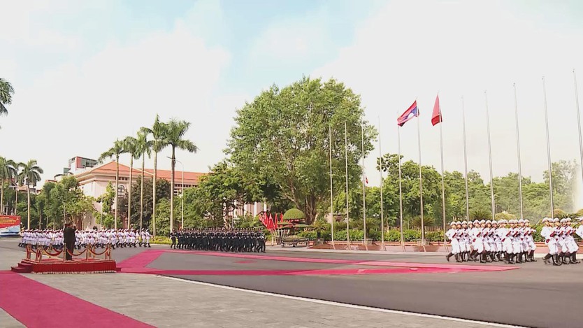 Thứ trưởng Bộ Quốc phòng Lào thăm chính thức Việt Nam, thúc đẩy hợp tác quốc phòng song phương - Ảnh 1.