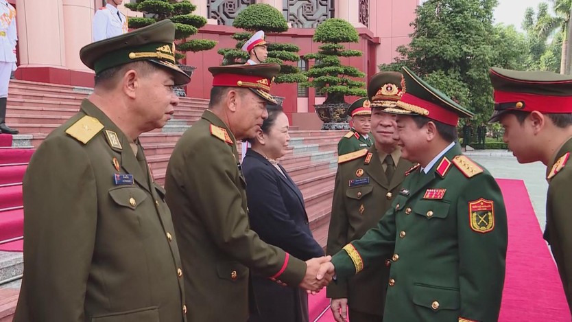 Thứ trưởng Bộ Quốc phòng Lào thăm chính thức Việt Nam, thúc đẩy hợp tác quốc phòng song phương - Ảnh 2.