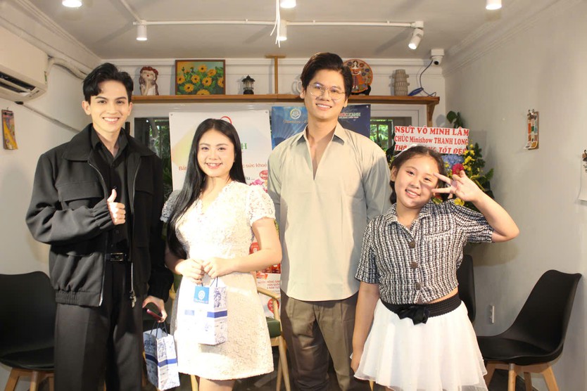 4 thế hệ cải lương quy tụ trong minishow nghệ sĩ Thanh Long - Ảnh 4.