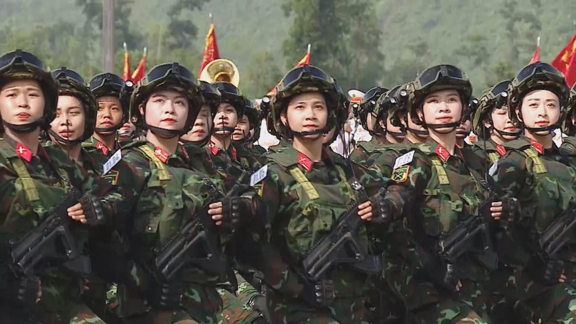 Khối nữ chiến sĩ biệt động: những “bông hồng thép” rèn quân trên thao trường a80 - Ảnh 1.