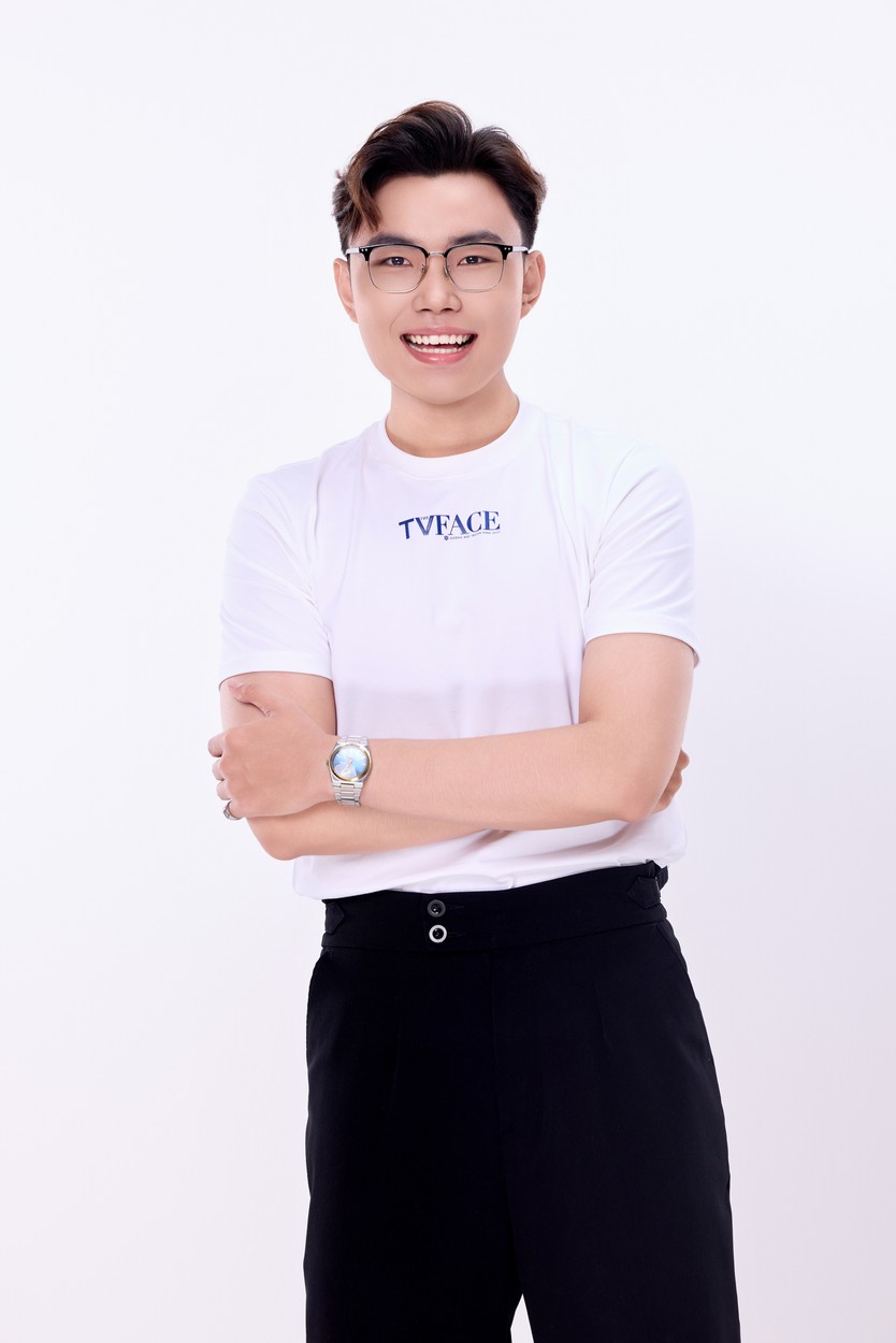 CHÀNG TRAI 1M85 ẤN TƯỢNG TRÊN THẢM ĐỎ MISS WORLD VIETNAM 2025 - Ảnh 5.