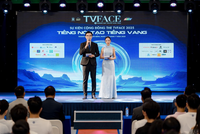 CHÀNG TRAI 1M85 ẤN TƯỢNG TRÊN THẢM ĐỎ MISS WORLD VIETNAM 2025 - Ảnh 3.