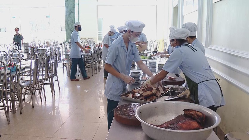 Đảm bảo hậu cần cho chiến sĩ: Từ bữa ăn ngon đến lều chống say nắng trên thao trường - Ảnh 8.