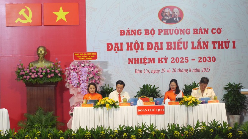 Phường Bàn Cờ tập trung vào chuyển đổi số, chỉnh trang đô thị để nâng cao chất lượng sống người dân. - Ảnh 1.