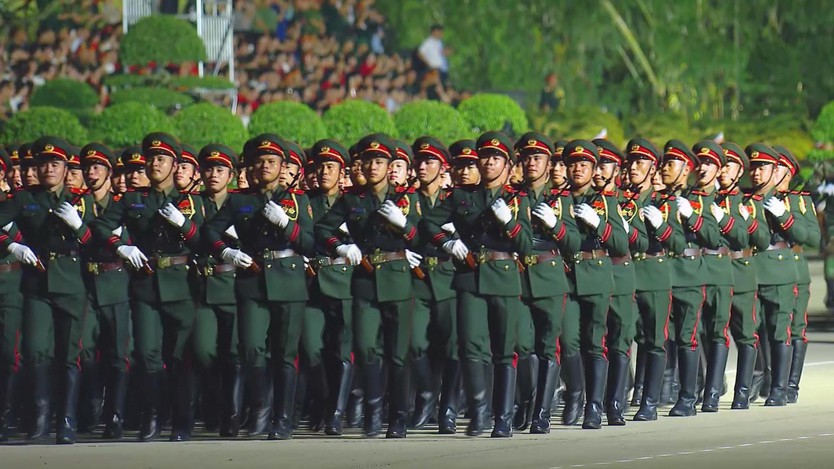Lần đầu tiên tổng hợp luyện diễu binh, diễu hành tại Quảng trường Ba Đình - Ảnh 4.