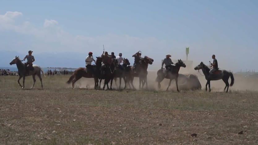 Lễ hội ngựa và chim săn mồi thường niên ở Kyrgyzstan - Ảnh 3.